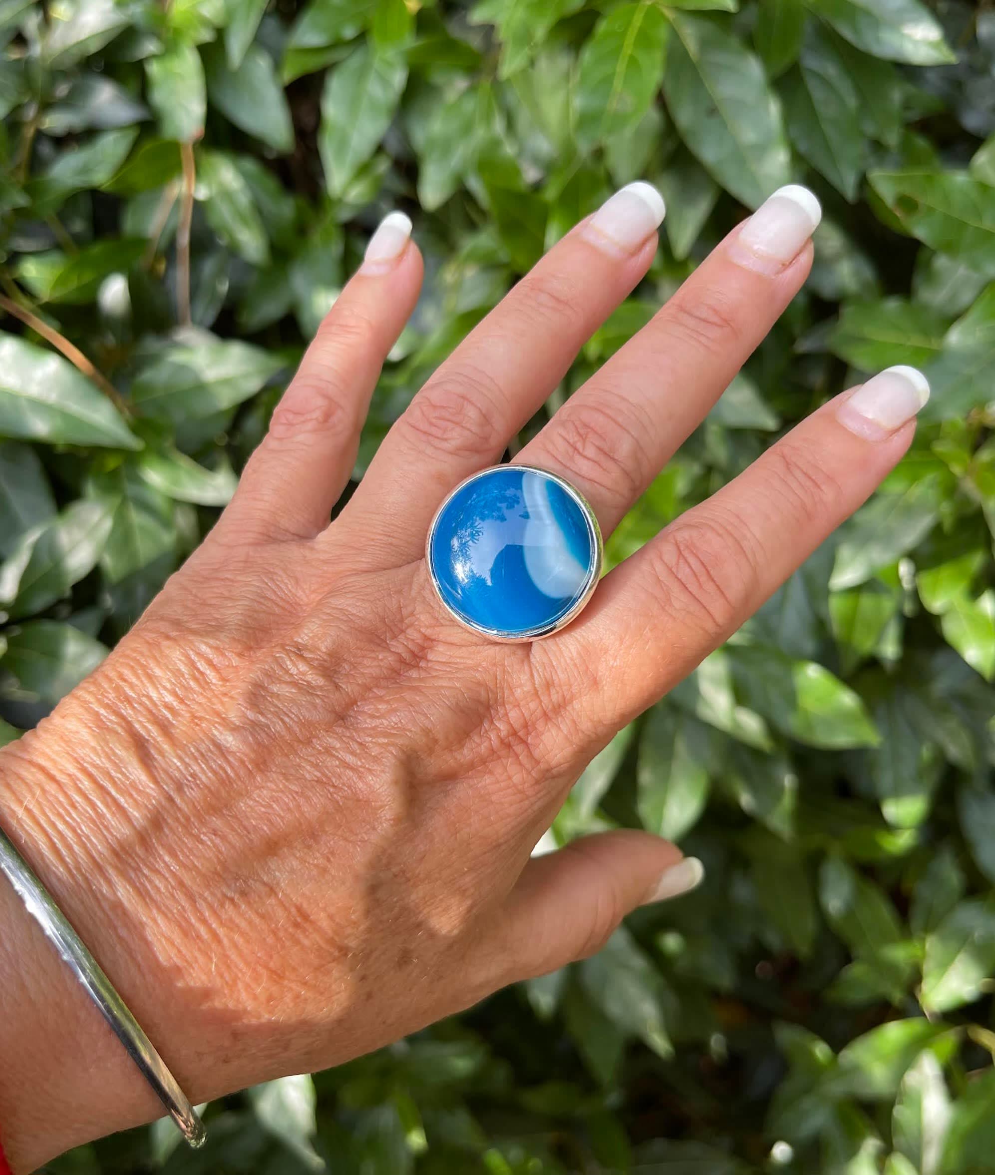 Anillo de acero blanco con piedra turquesa