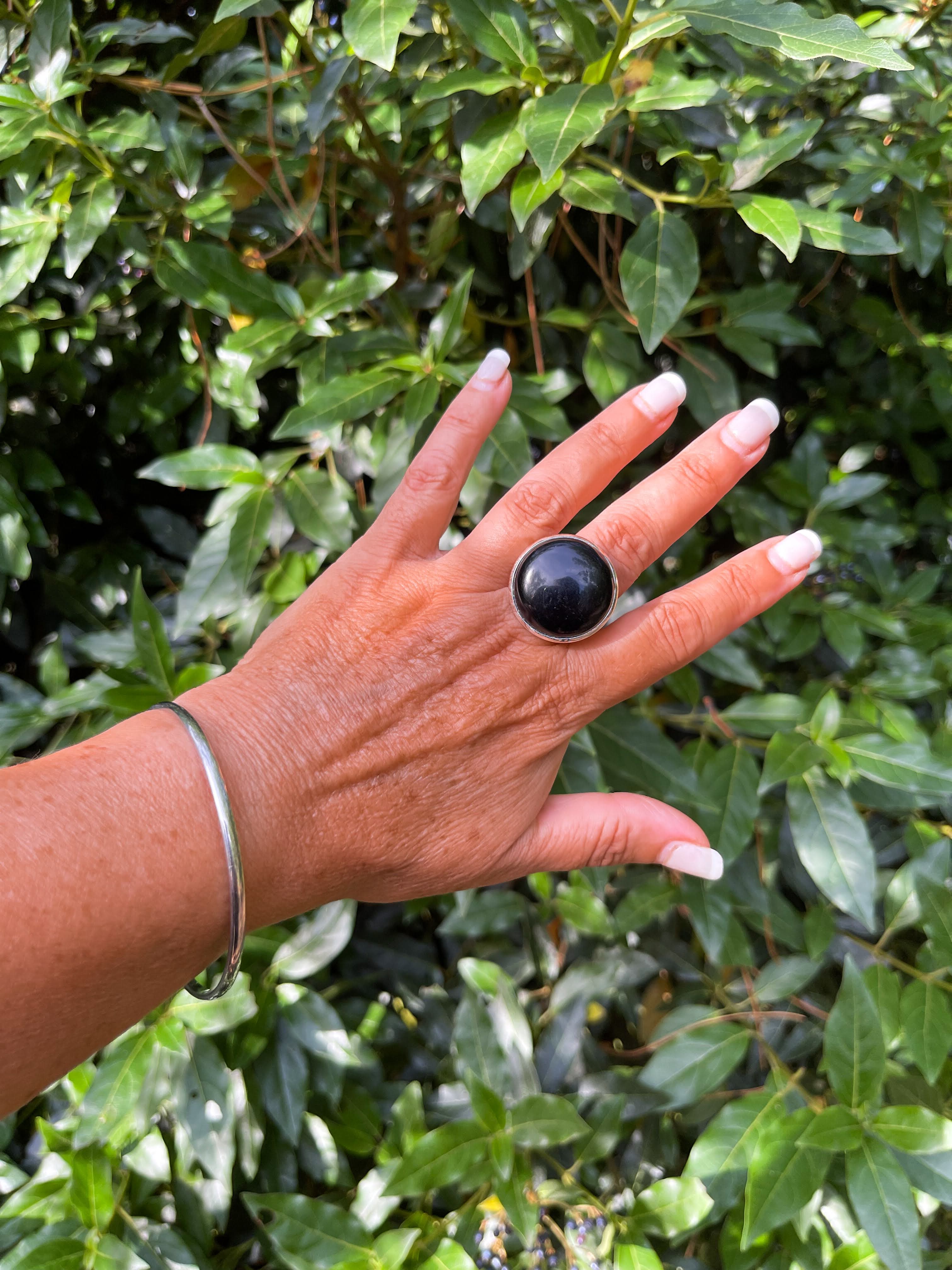 Anillo circular con onix negro