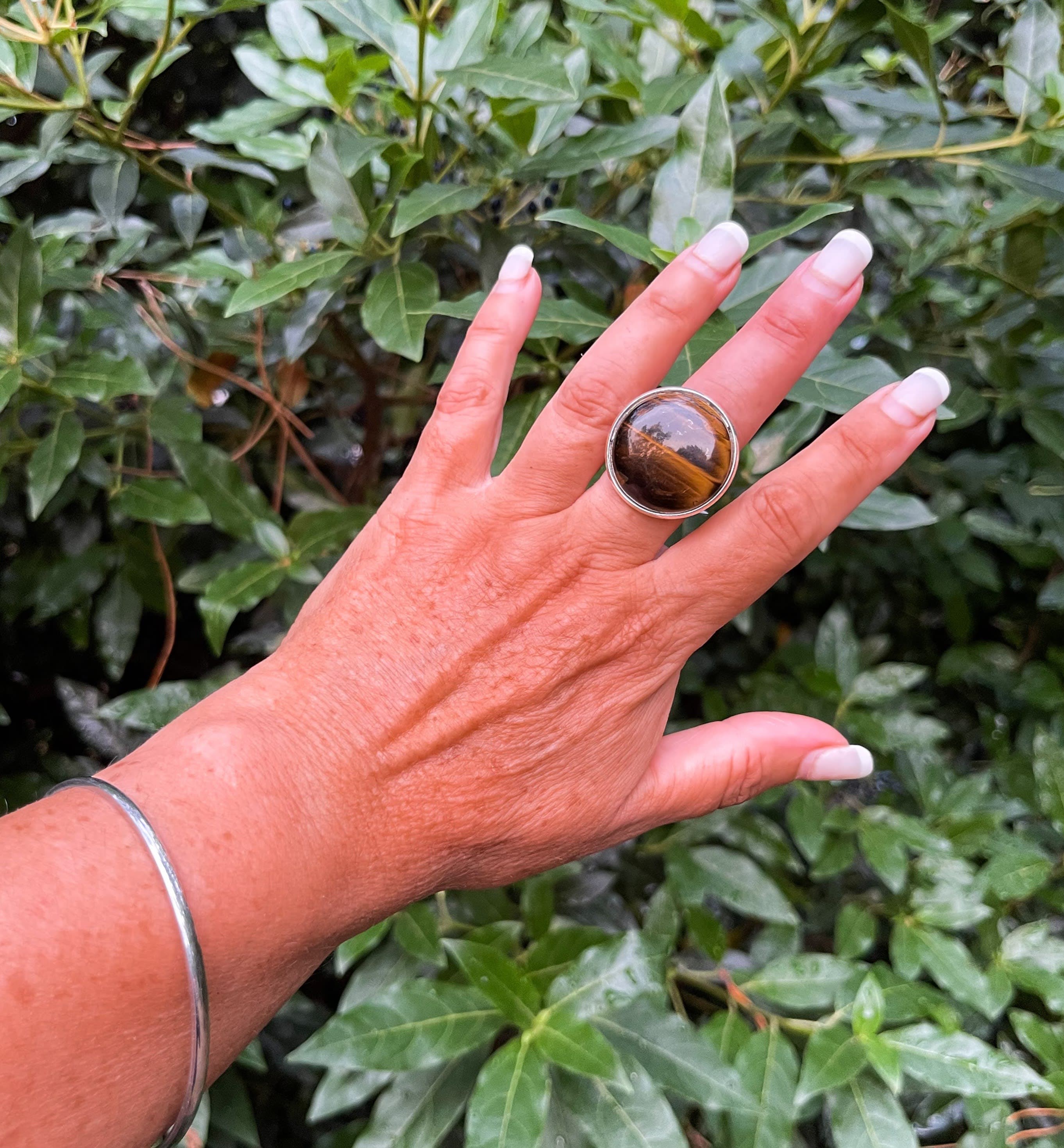 Anillo circular con ojo de tigre 