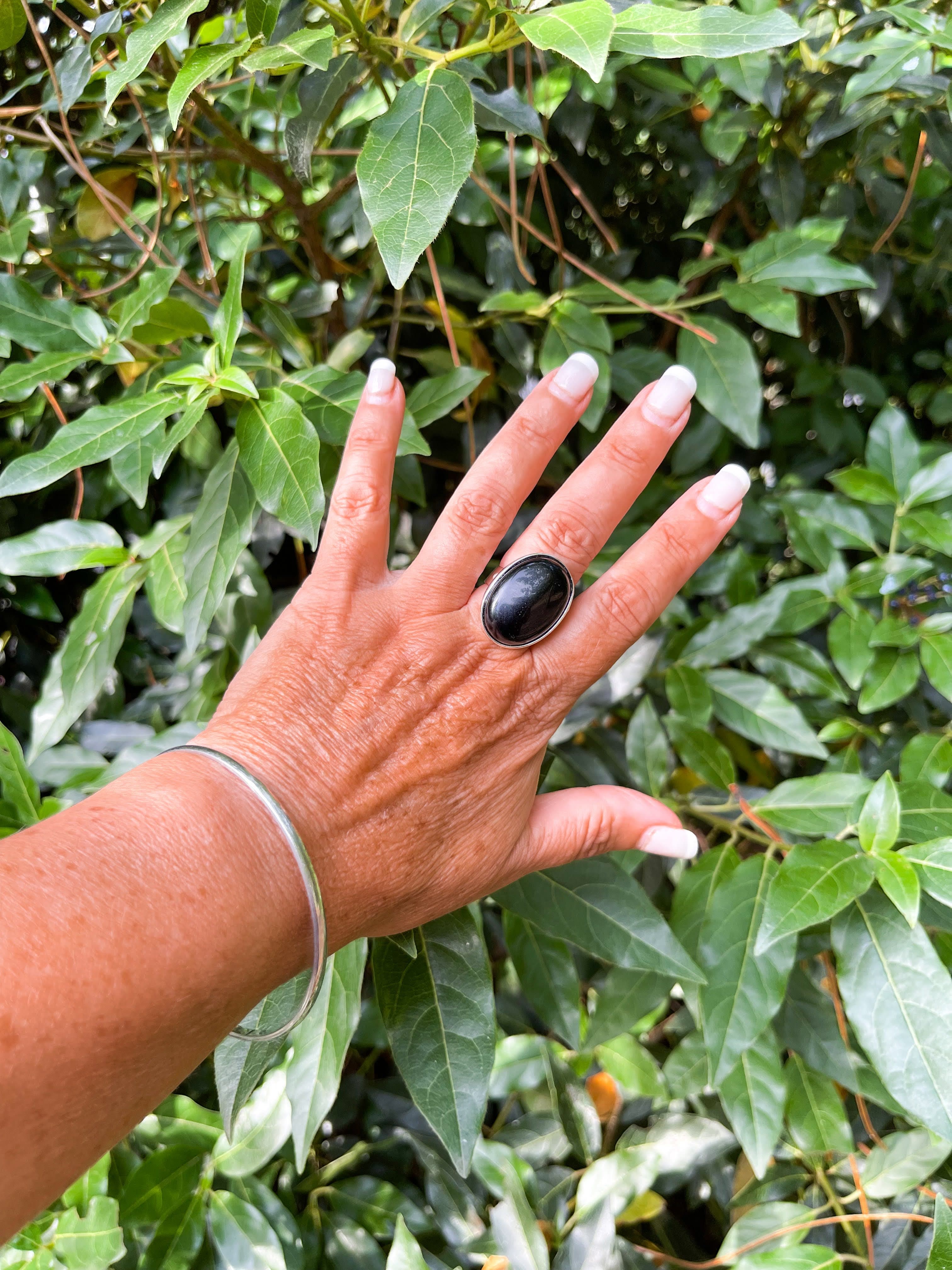 Anillo ovalado con oniix negro