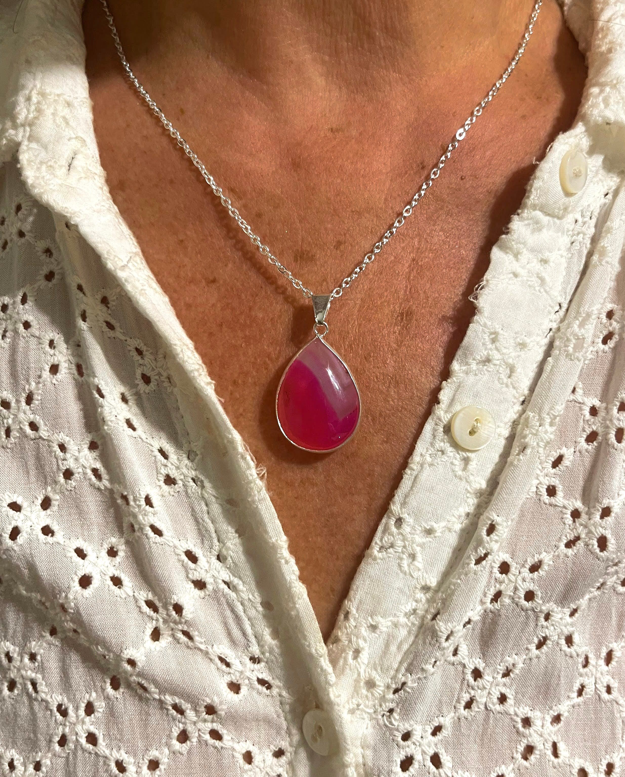 Dije gota ágata fucsia 